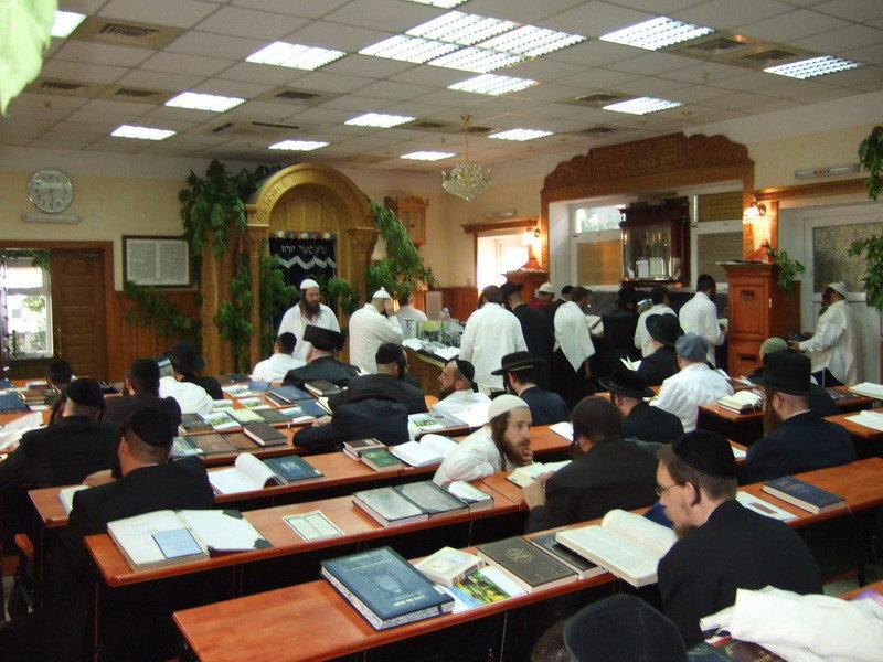 אלפים באומן: גלריה מערב חג-השבועות