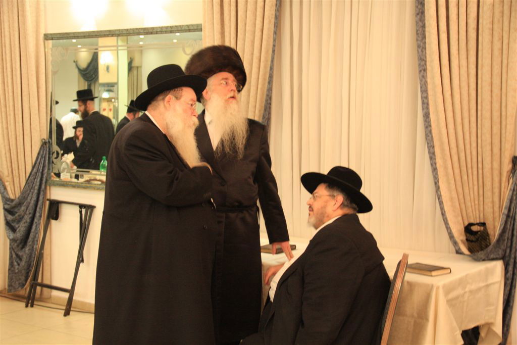 צפו בגלריה: שמחת אירוסי בנו של פרוש