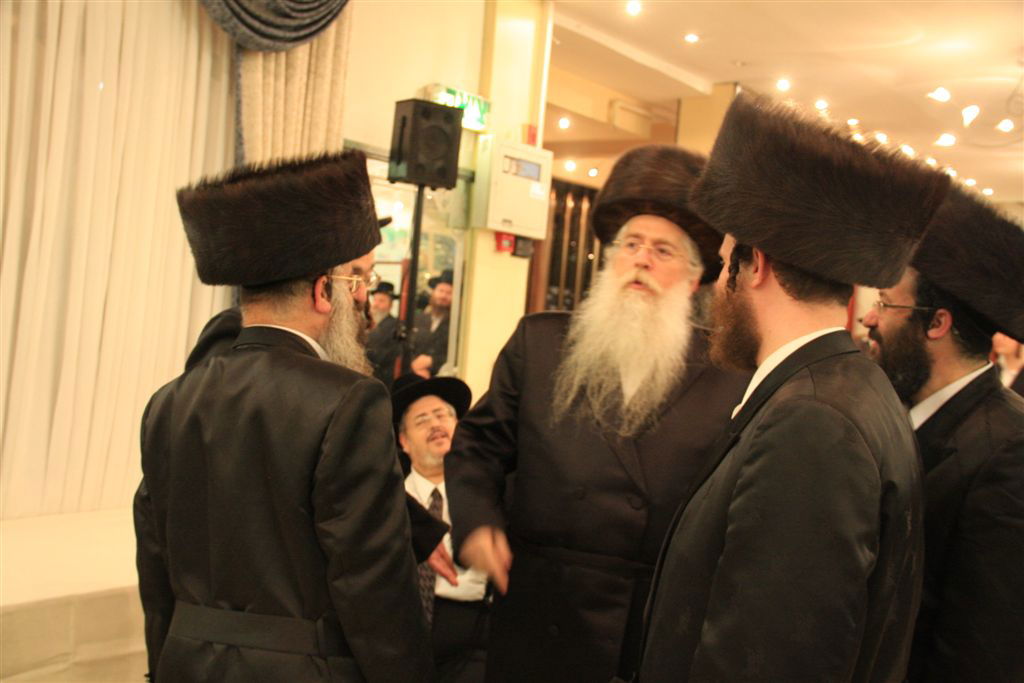 צפו בגלריה: שמחת אירוסי בנו של פרוש