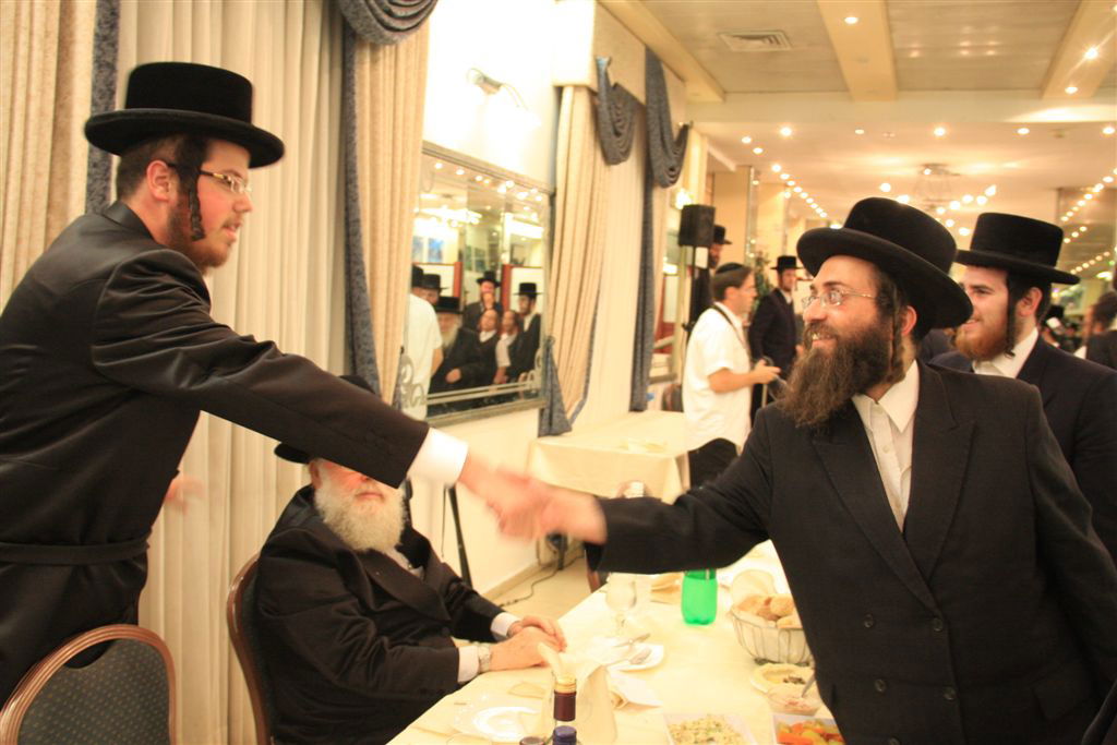 צפו בגלריה: שמחת אירוסי בנו של פרוש