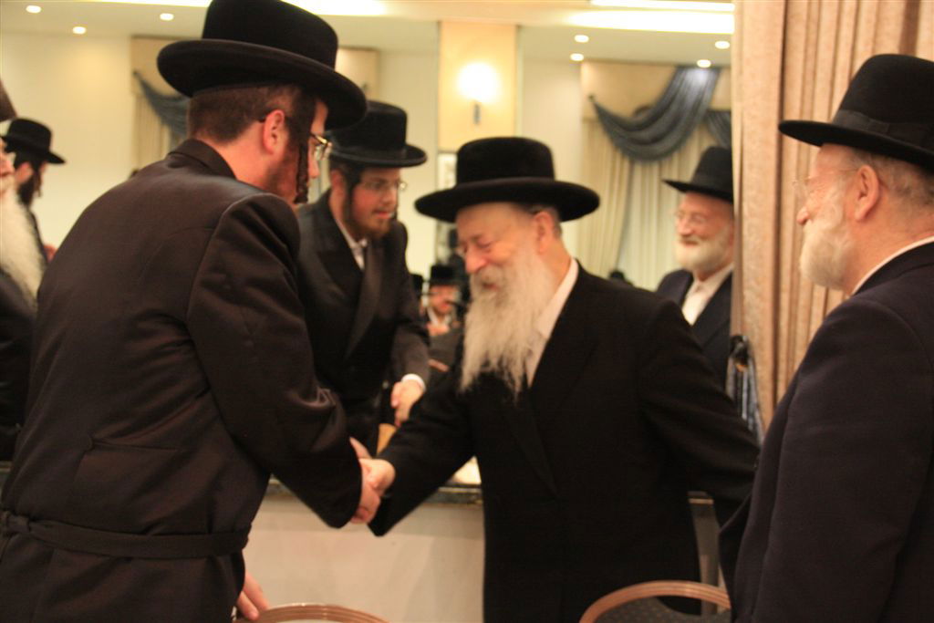 צפו בגלריה: שמחת אירוסי בנו של פרוש