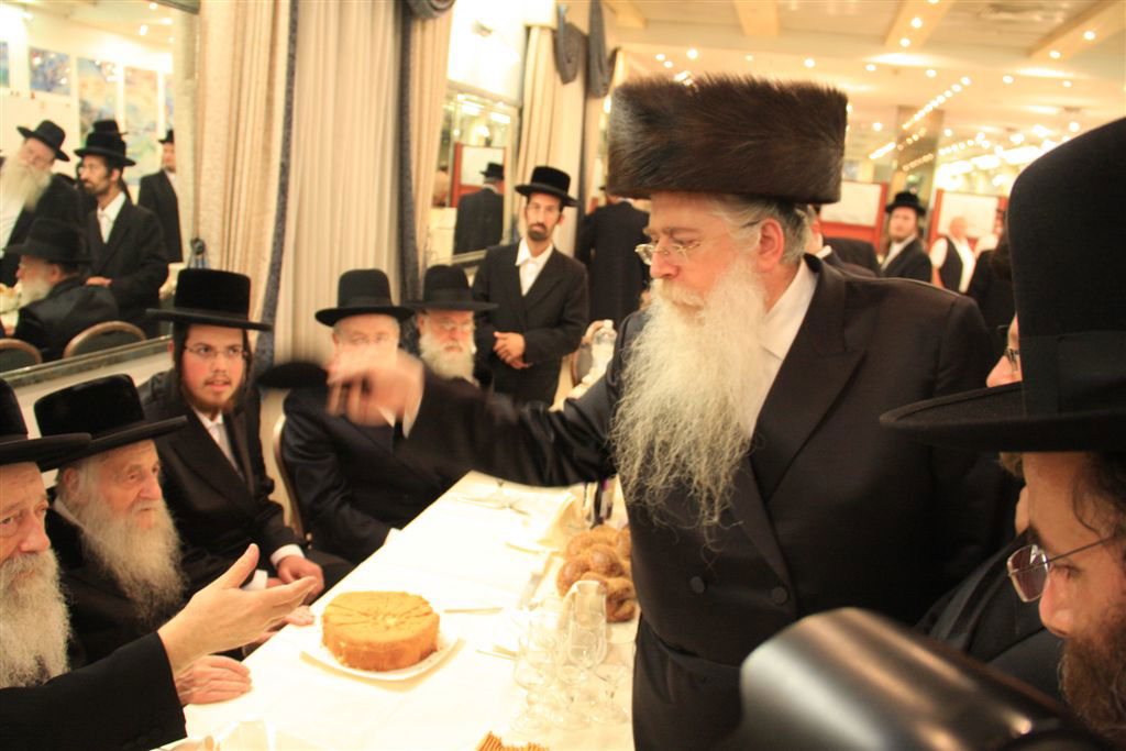 צפו בגלריה: שמחת אירוסי בנו של פרוש