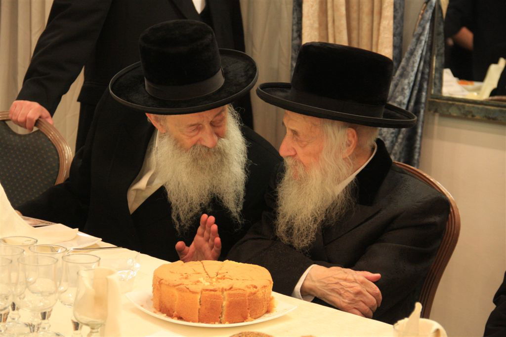 צפו בגלריה: שמחת אירוסי בנו של פרוש