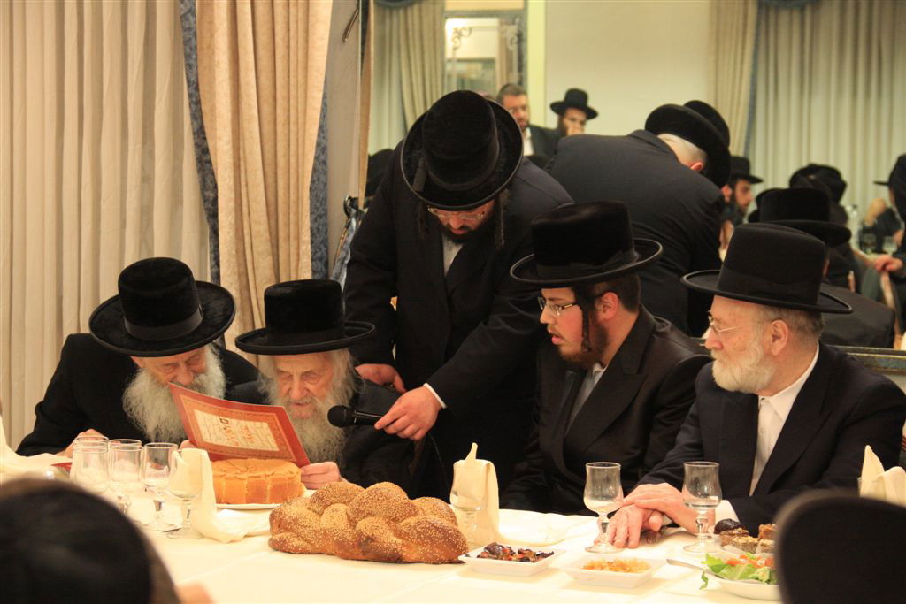 צפו בגלריה: שמחת אירוסי בנו של פרוש