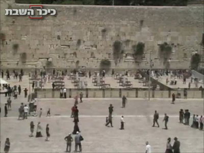 דרמה בכותל המערבי: ערבים יידו אבנים, המתפללים נמלטו