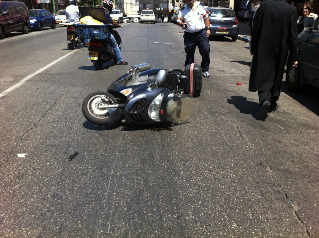 תאונת אופנוע בבני-ברק; פצוע קל