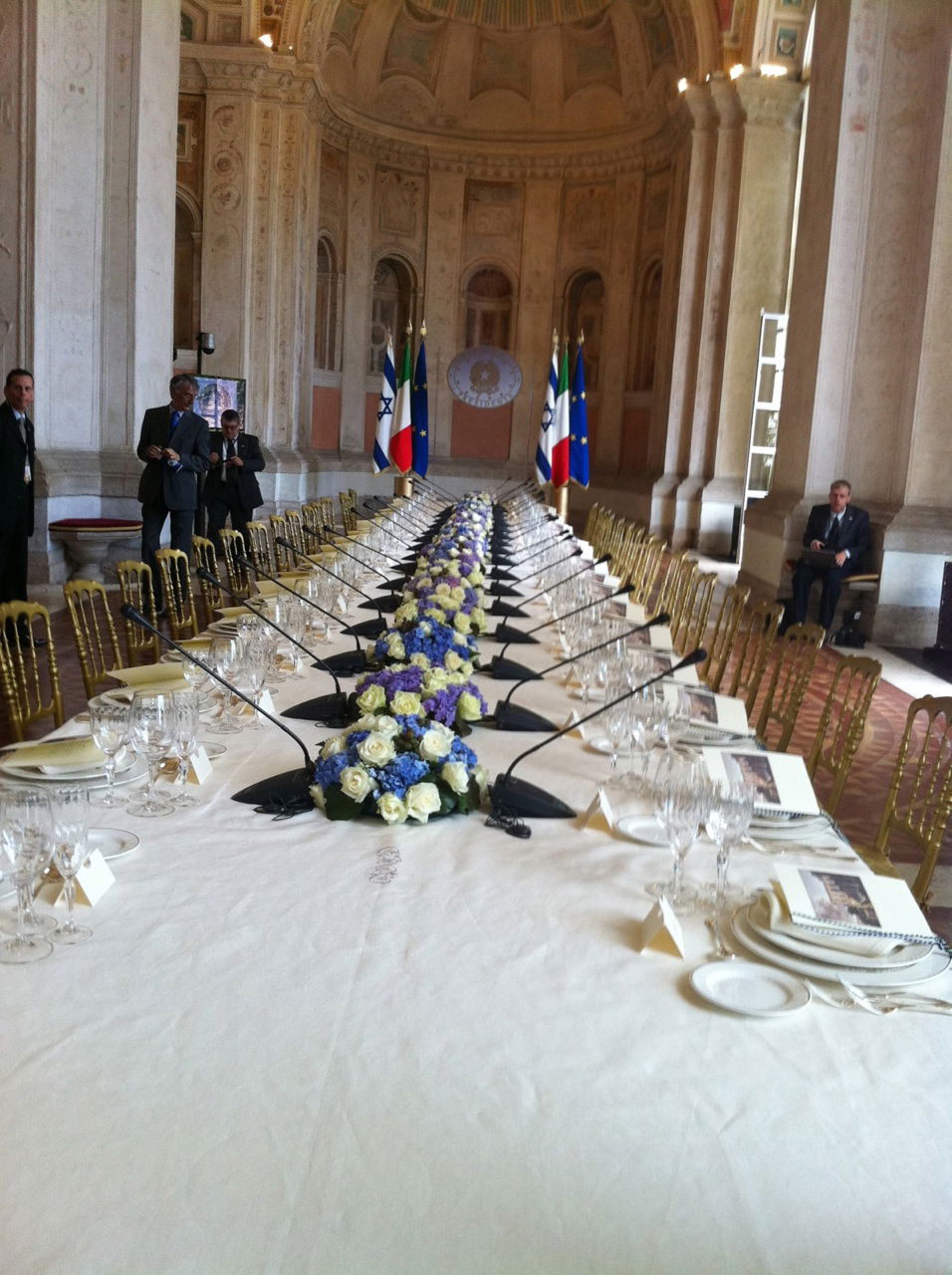 כשנתניהו הסביר לברלוסקוני הלכה יהודית