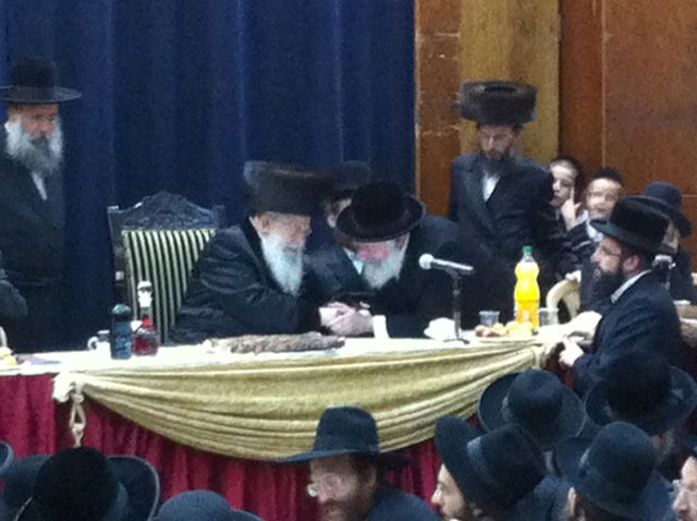 צפו בתיעוד: אירוסין לנכד האדמו"ר מסלונים