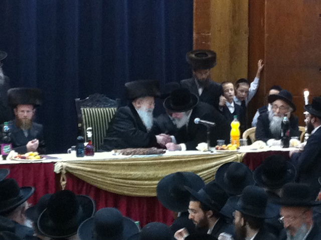 צפו בתיעוד: אירוסין לנכד האדמו"ר מסלונים