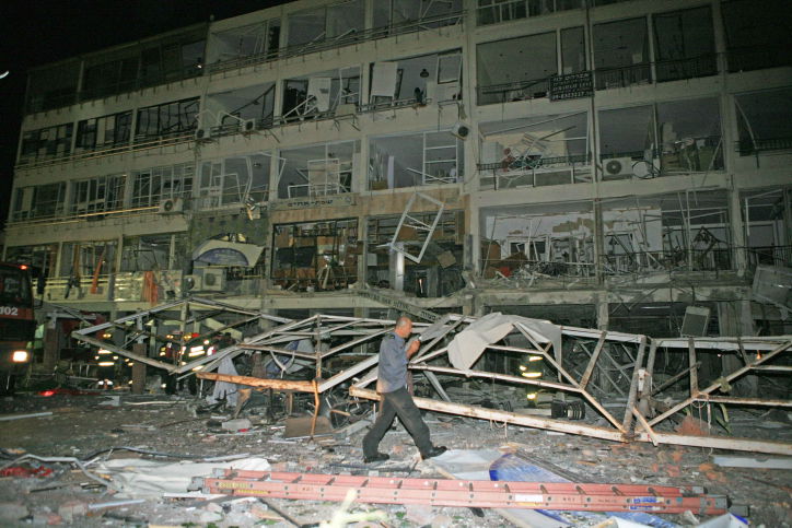 התופת בנתניה: "ראינו אדם שחותך את צינור הגז בבניין"