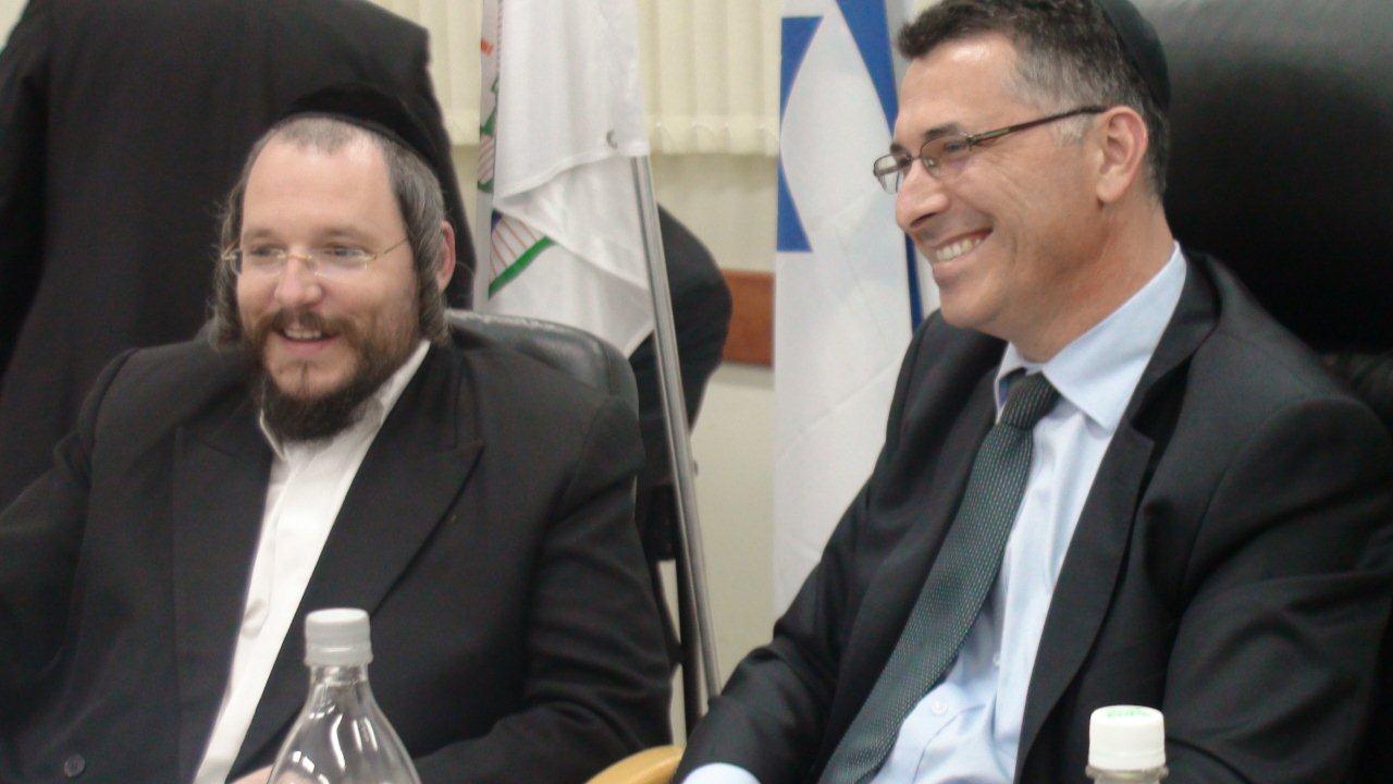 גדעון סער ל"כיכר השבת": "מקנא בבחורי הישיבות"