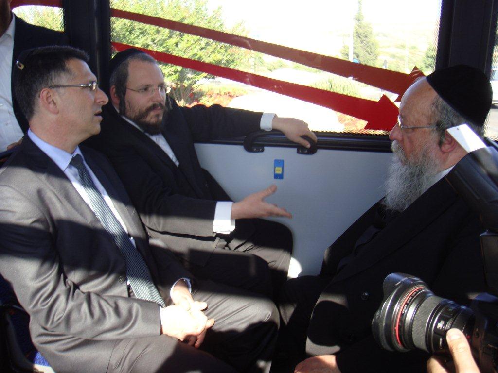 גדעון סער ל"כיכר השבת": "מקנא בבחורי הישיבות"