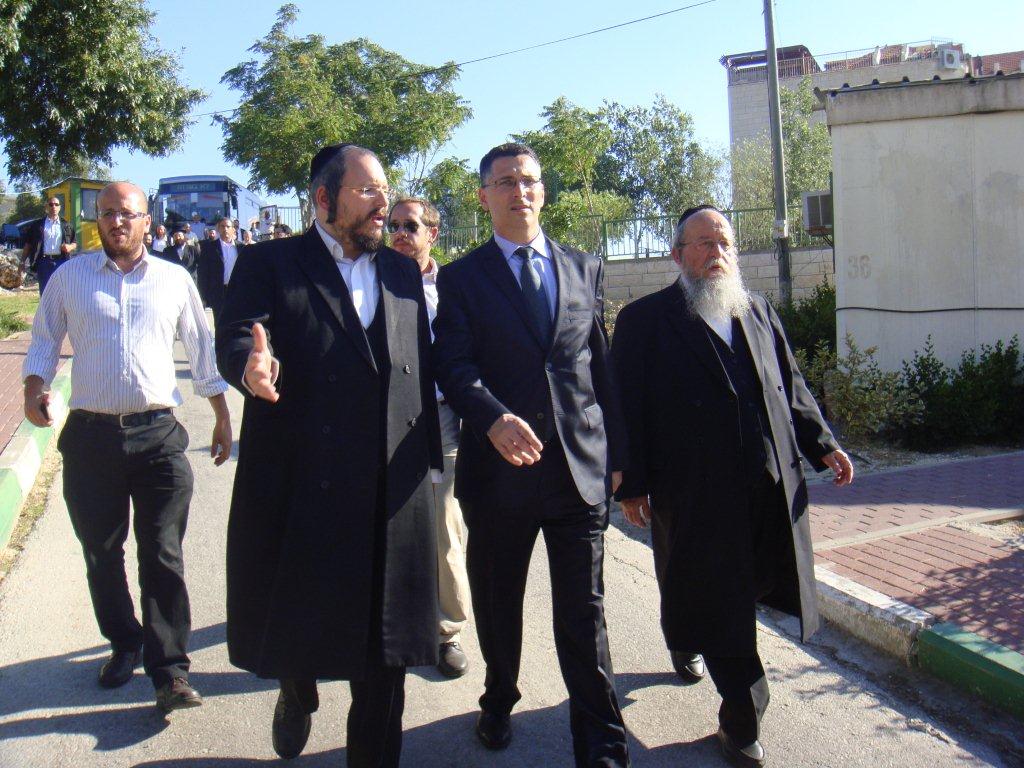 גדעון סער ל"כיכר השבת": "מקנא בבחורי הישיבות"