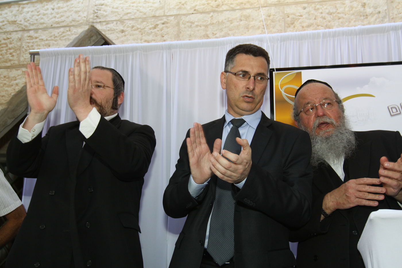 גדעון סער ל"כיכר השבת": "מקנא בבחורי הישיבות"