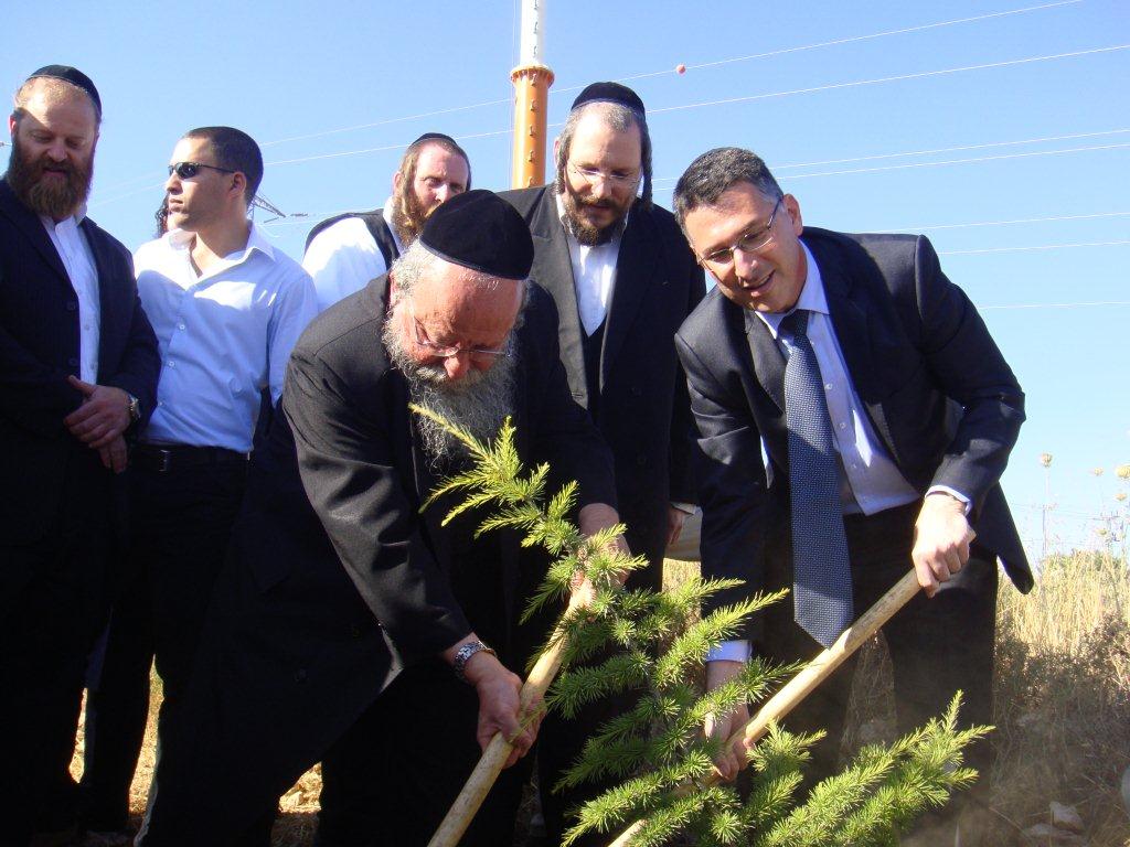 גדעון סער ל"כיכר השבת": "מקנא בבחורי הישיבות"