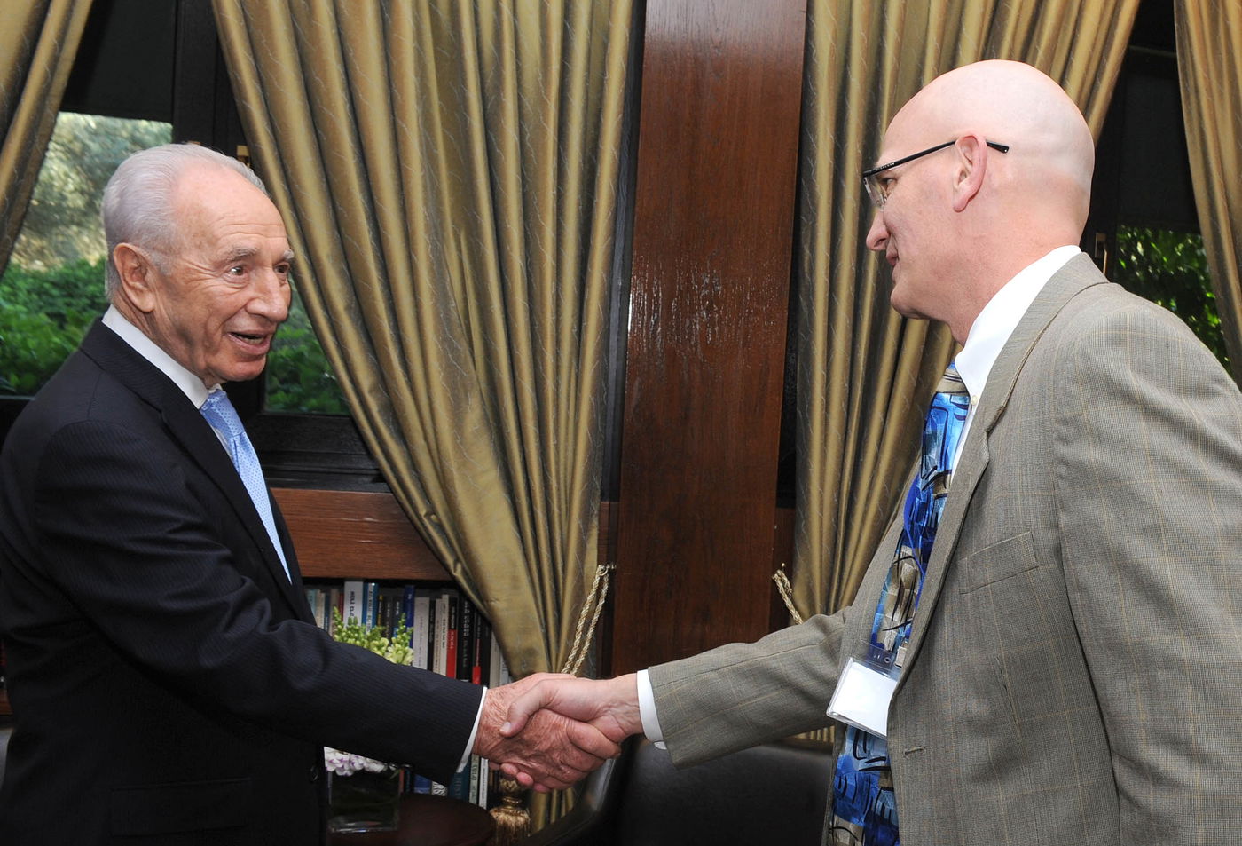 הנשיא שמעון פרס: "מסרו לגרי"ש אלישיב את אהבת העם"