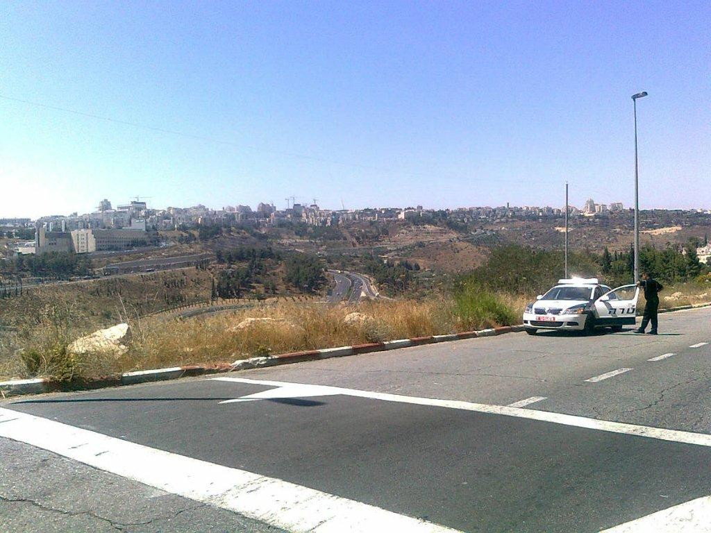 ירושלים: אברך חרדי נפצע קשה כשהחליק עם אופנועו