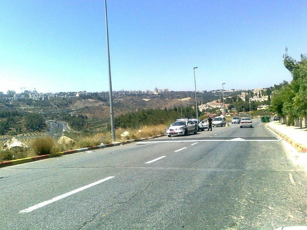 ירושלים: אברך חרדי נפצע קשה כשהחליק עם אופנועו