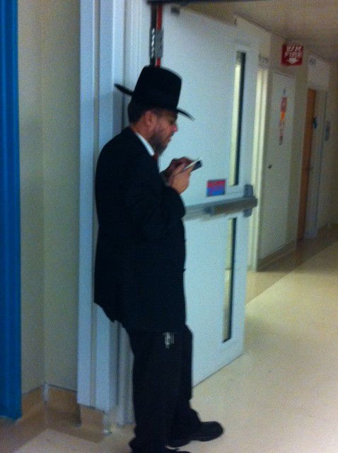 סמוך לחדר הגרמ"י לפקוביץ´: התפילות, החרדות והתקוות