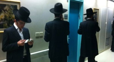 סמוך לחדר הגרמ"י לפקוביץ´: התפילות, החרדות והתקוות