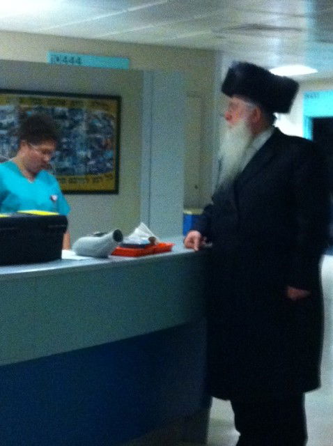 סמוך לחדר הגרמ"י לפקוביץ´: התפילות, החרדות והתקוות