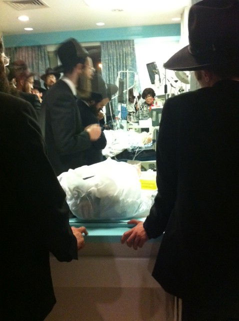 סמוך לחדר הגרמ"י לפקוביץ´: התפילות, החרדות והתקוות