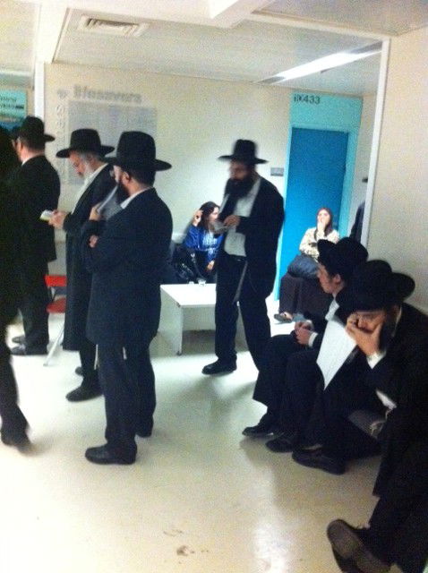 סמוך לחדר הגרמ"י לפקוביץ´: התפילות, החרדות והתקוות