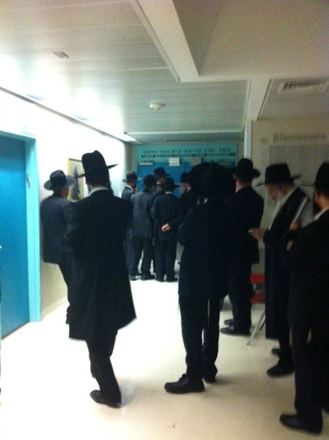 סמוך לחדר הגרמ"י לפקוביץ´: התפילות, החרדות והתקוות