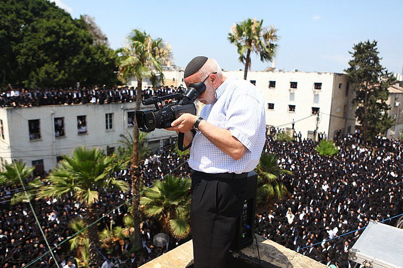 אחר מיטת ראש-הישיבה: ההמונים צעדו ומיררו בבכי