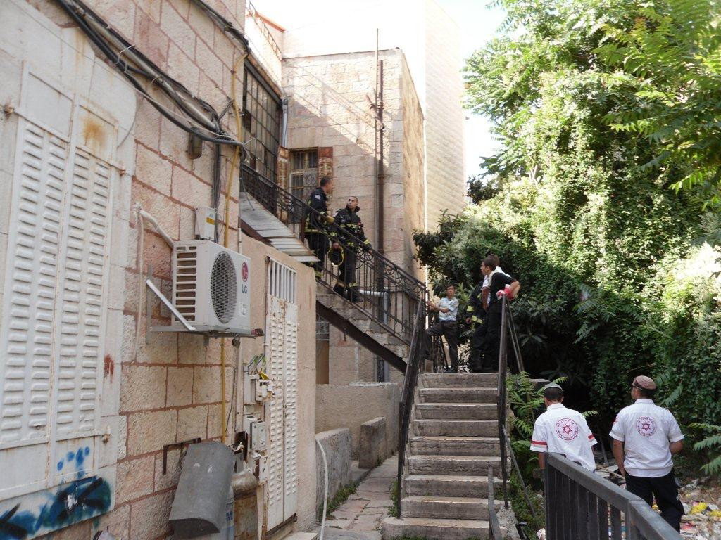 בגלל מגהץ: דירה בי-ם עלתה בלהבות