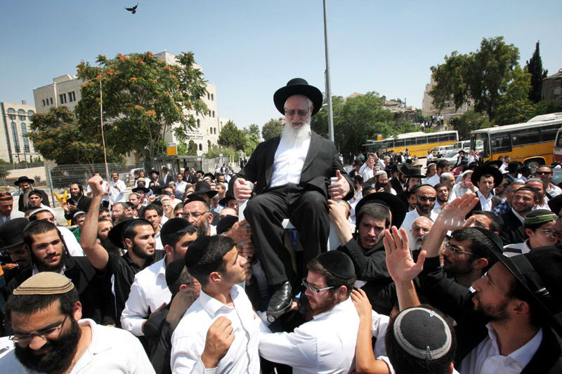 הרב יעקב יוסף מבהיר: "לא עברתי על כל הספר לעומק"