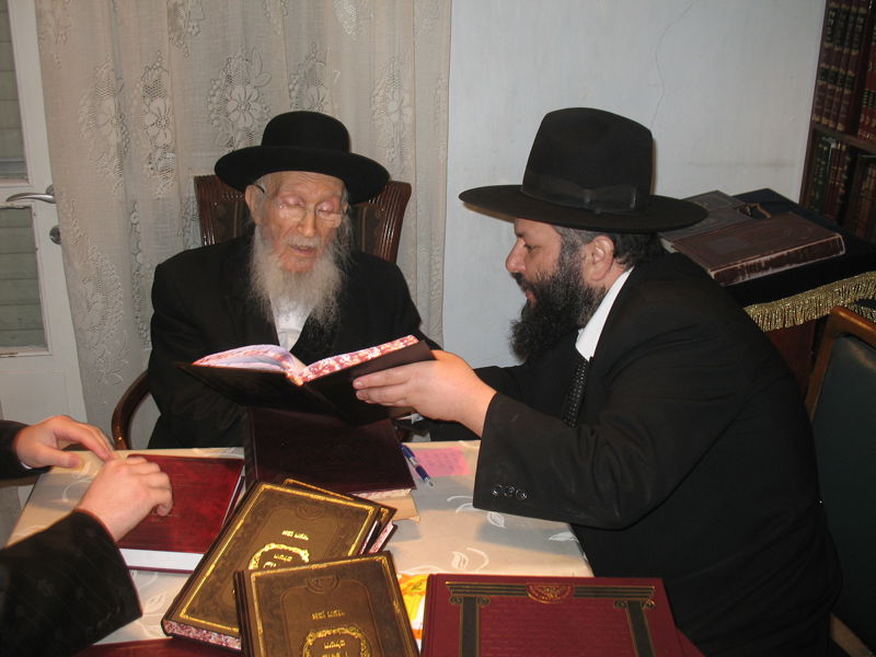 צפו: מרן הגרמ"י לפקוביץ' מתפלפל עם אחיו של דרעי