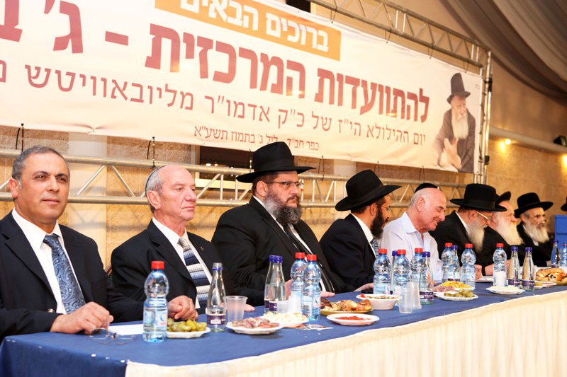 17 שנה לפטירת הרבי: אלפים בהתוועדות המרכזית כפר-חב"ד