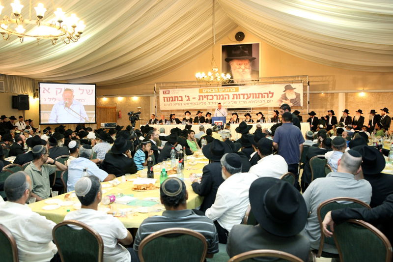 17 שנה לפטירת הרבי: אלפים בהתוועדות המרכזית כפר-חב"ד