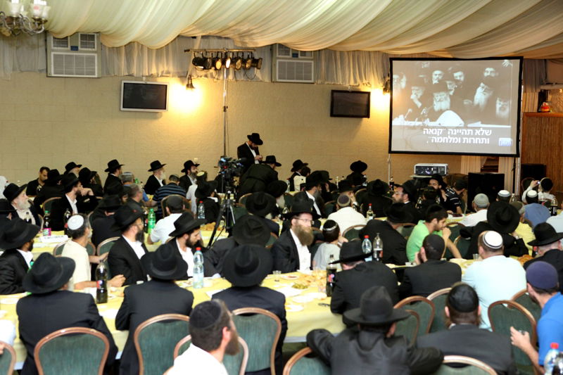 17 שנה לפטירת הרבי: אלפים בהתוועדות המרכזית כפר-חב"ד