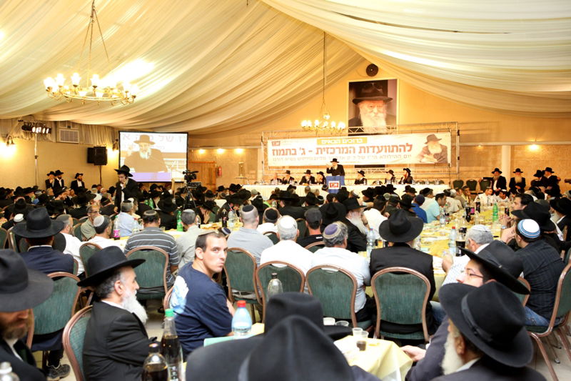 17 שנה לפטירת הרבי: אלפים בהתוועדות המרכזית כפר-חב"ד