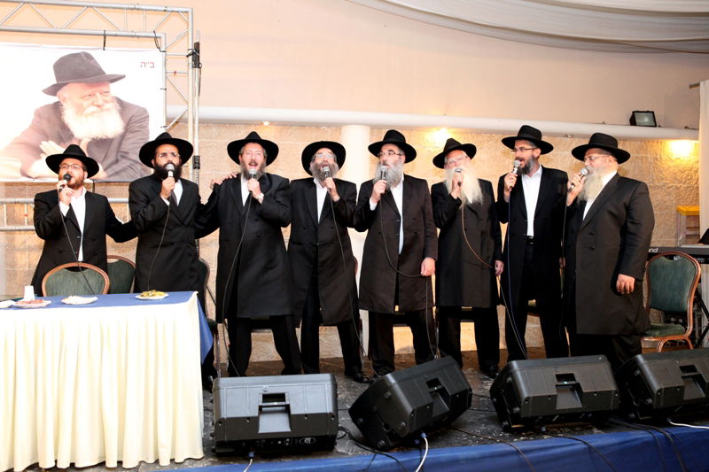 17 שנה לפטירת הרבי: אלפים בהתוועדות המרכזית כפר-חב"ד