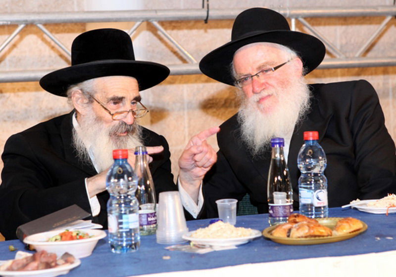 17 שנה לפטירת הרבי: אלפים בהתוועדות המרכזית כפר-חב"ד