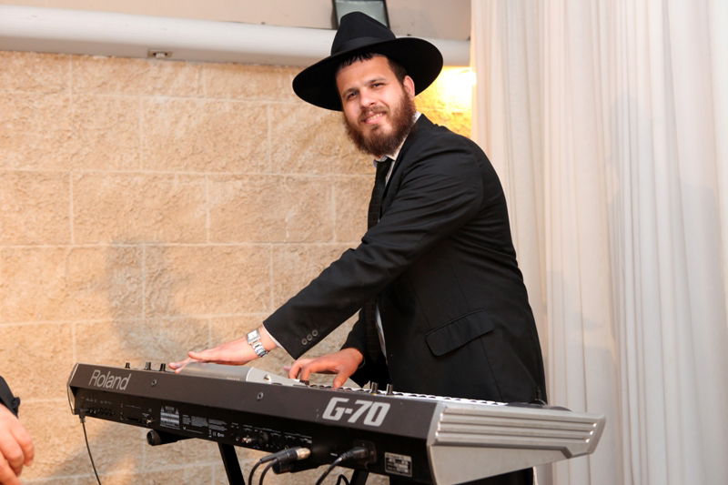 17 שנה לפטירת הרבי: אלפים בהתוועדות המרכזית כפר-חב"ד