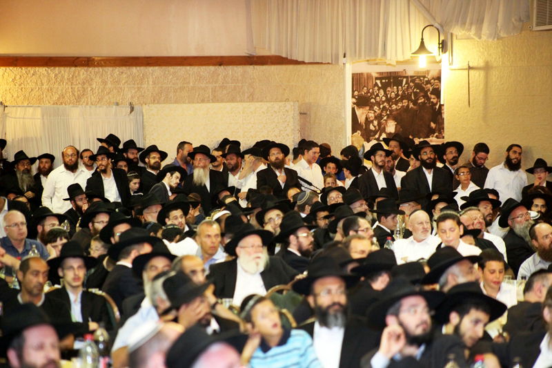 17 שנה לפטירת הרבי: אלפים בהתוועדות המרכזית כפר-חב"ד