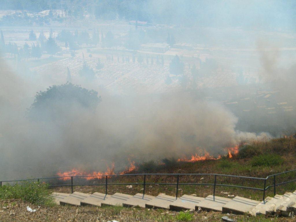 בהלה בצפת: שריפה סמוך לציון האר"י