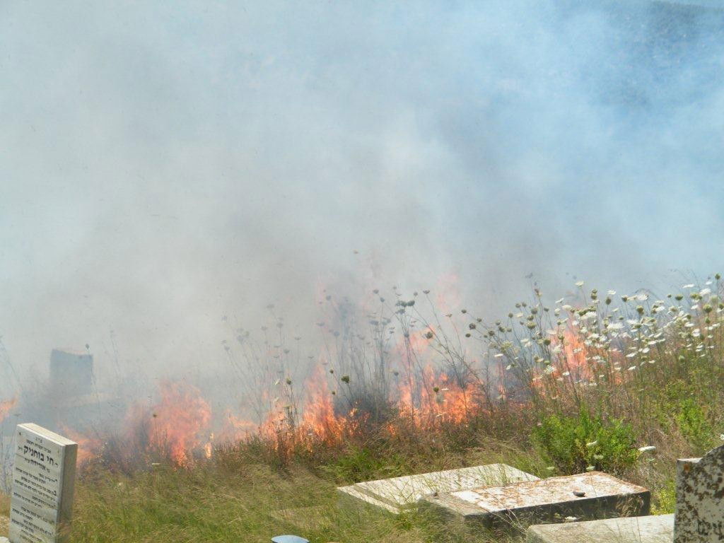 בהלה בצפת: שריפה סמוך לציון האר"י