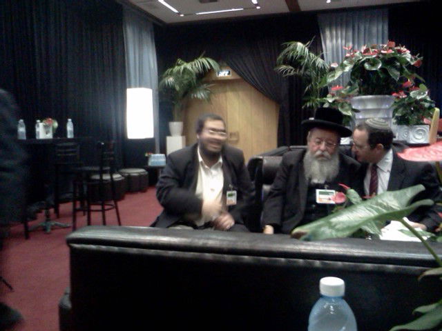 פיוס? "המודיע" לא דיווח על בואו של מנחם אליעזר מוזס