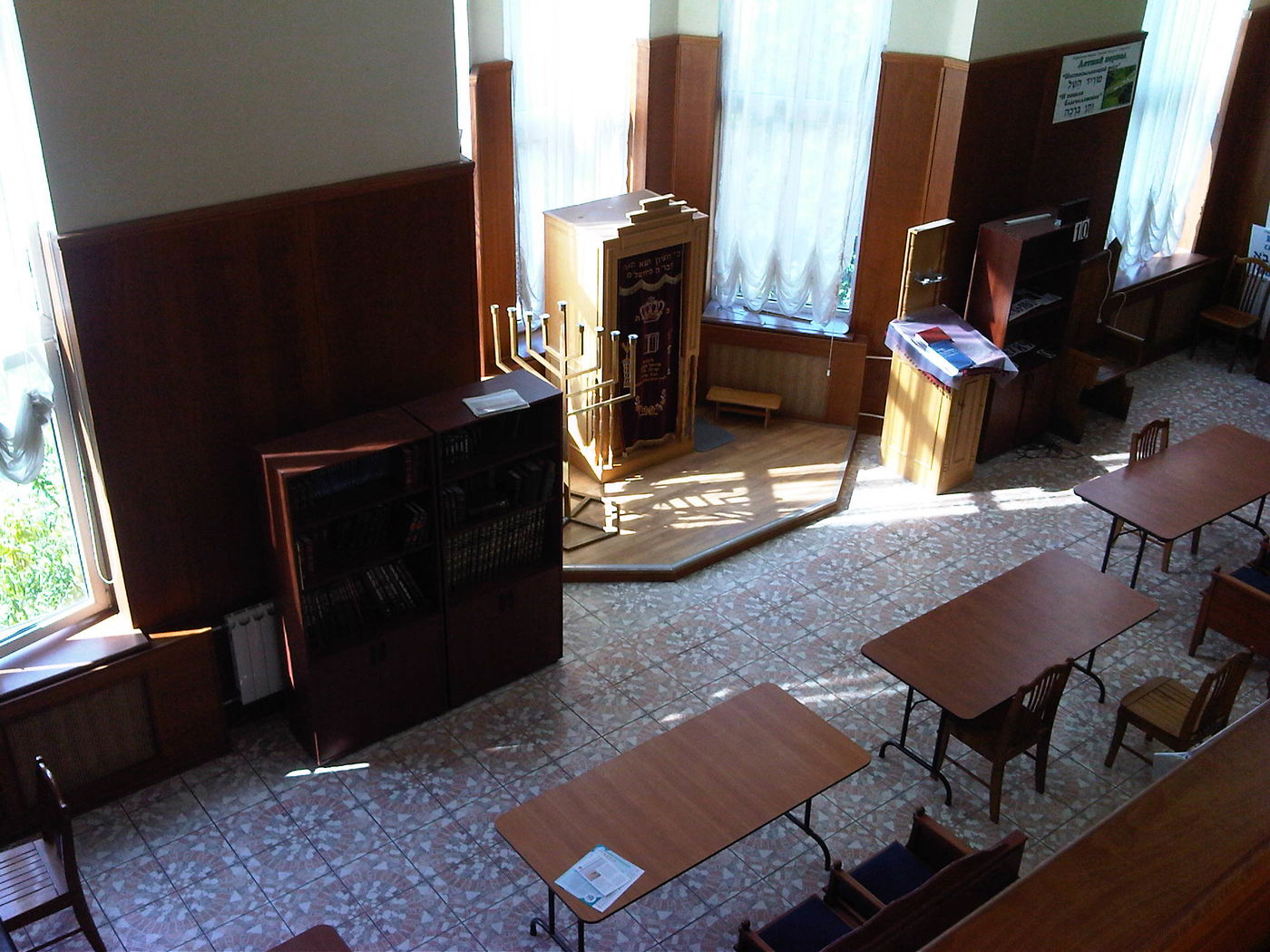 רעולי פנים הציתו בית-כנסת במוסקבה