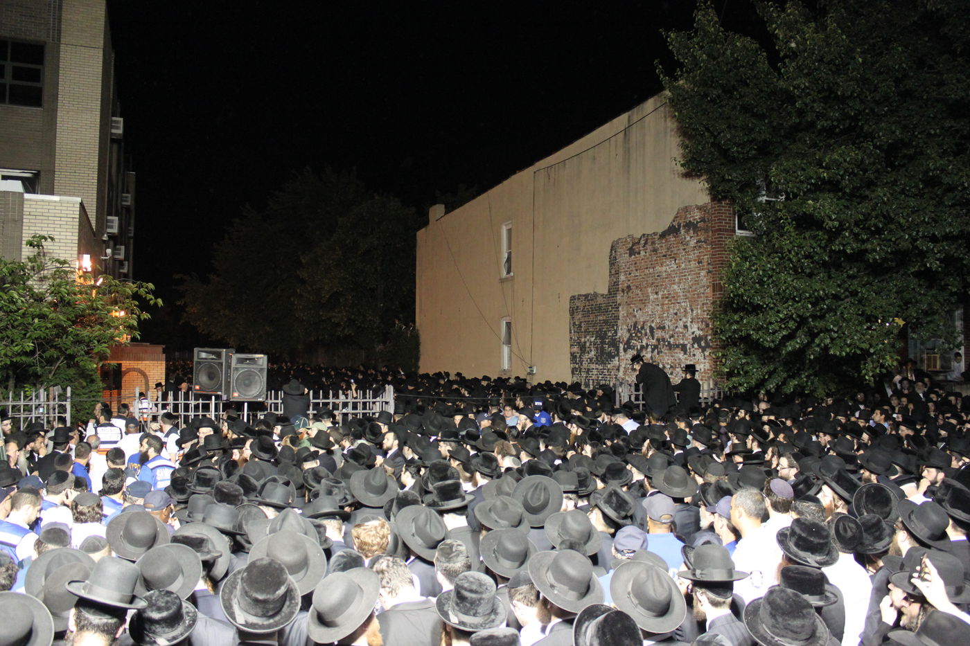 אביו של לייבי קלצקי ז"ל זעק, ואלפי המלווים בכו יחד איתו