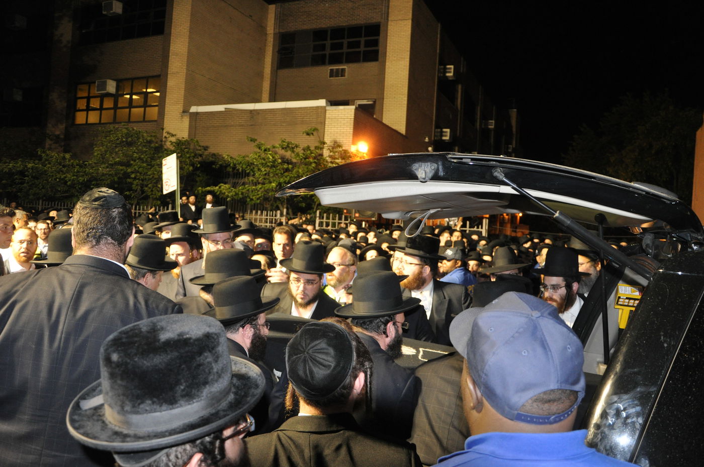 אביו של לייבי קלצקי ז"ל זעק, ואלפי המלווים בכו יחד איתו