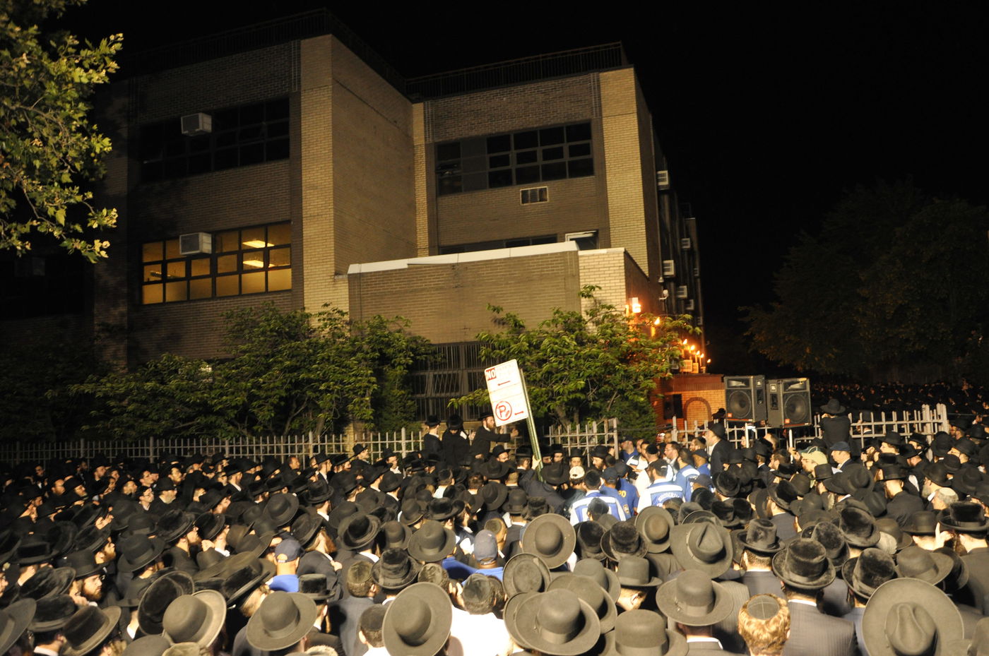 אביו של לייבי קלצקי ז"ל זעק, ואלפי המלווים בכו יחד איתו