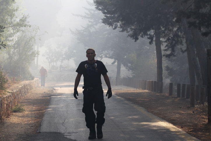 מאמצי הכיבוי הועילו; הכבאים מדווחים על שליטה בלהבות