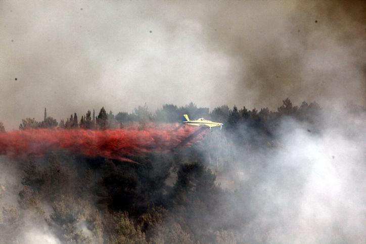 מאמצי הכיבוי הועילו; הכבאים מדווחים על שליטה בלהבות