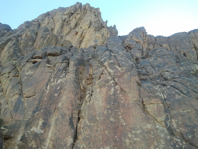 "כאן בדיוק", הצביע ה'מדריך', "עמד 'מוסא' וקיבל את התורה"